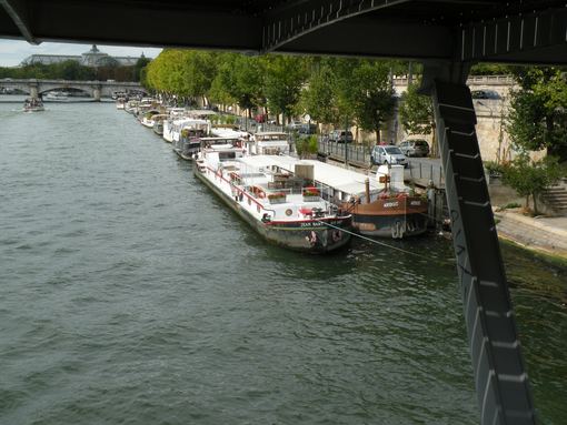  péniches amarrées